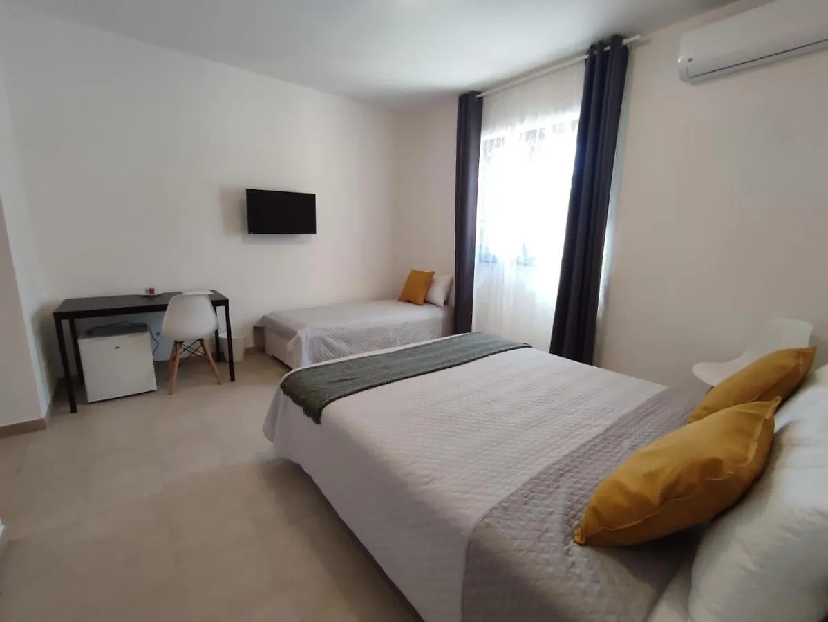 Cristian Rooms Avola 2*,  Italie