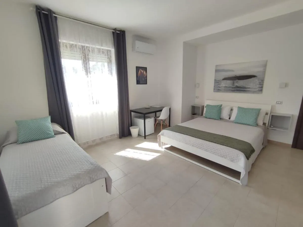 Cristian Rooms Avola Couette-café